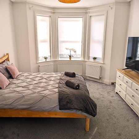 Cosy Bee And Apartment Bournemouth Bagian luar foto