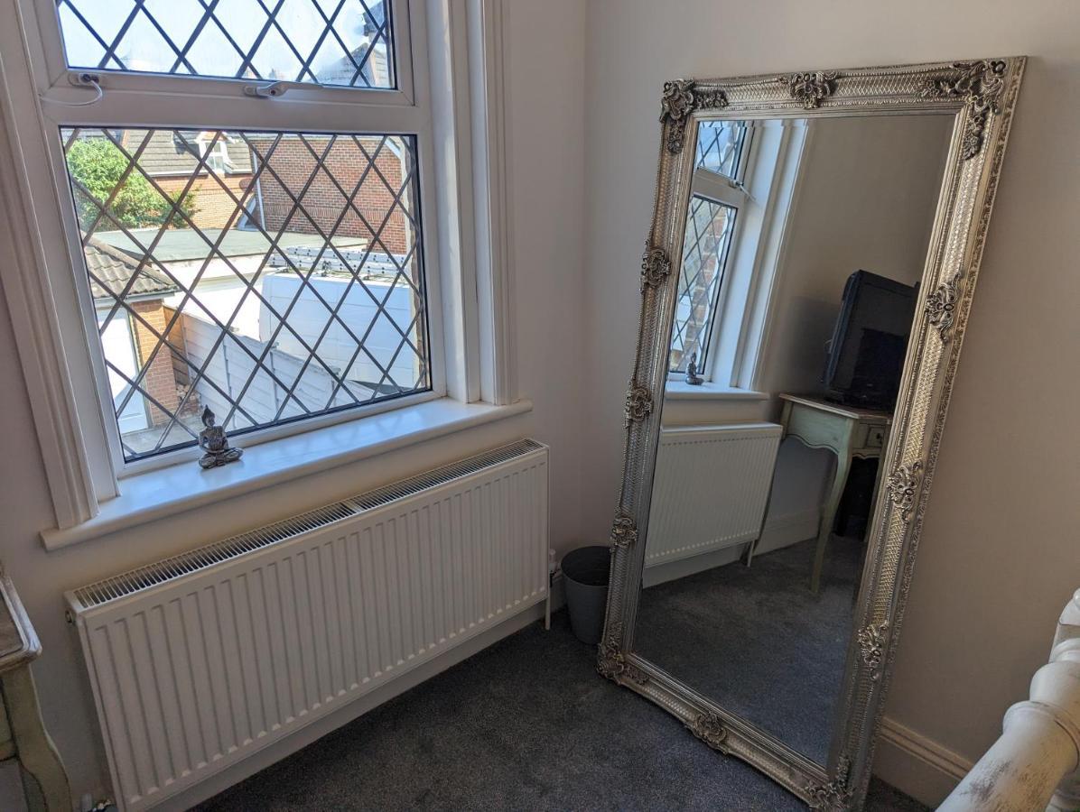 Cosy Bee And Apartment Bournemouth Bagian luar foto